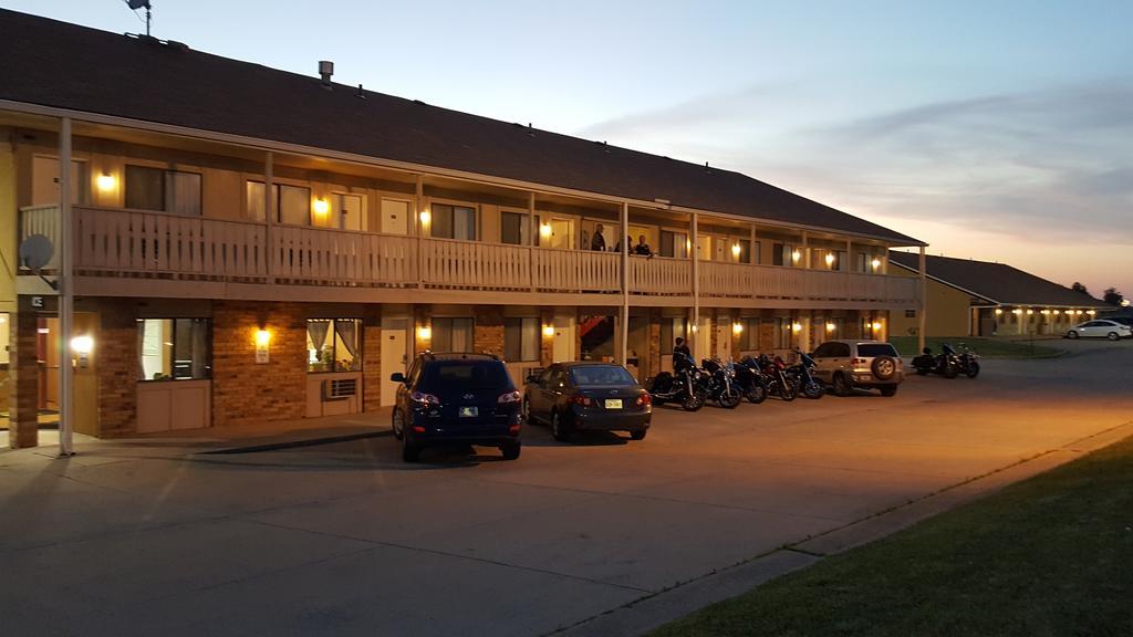 Budgetel Inn & Suites Butler 外观 照片
